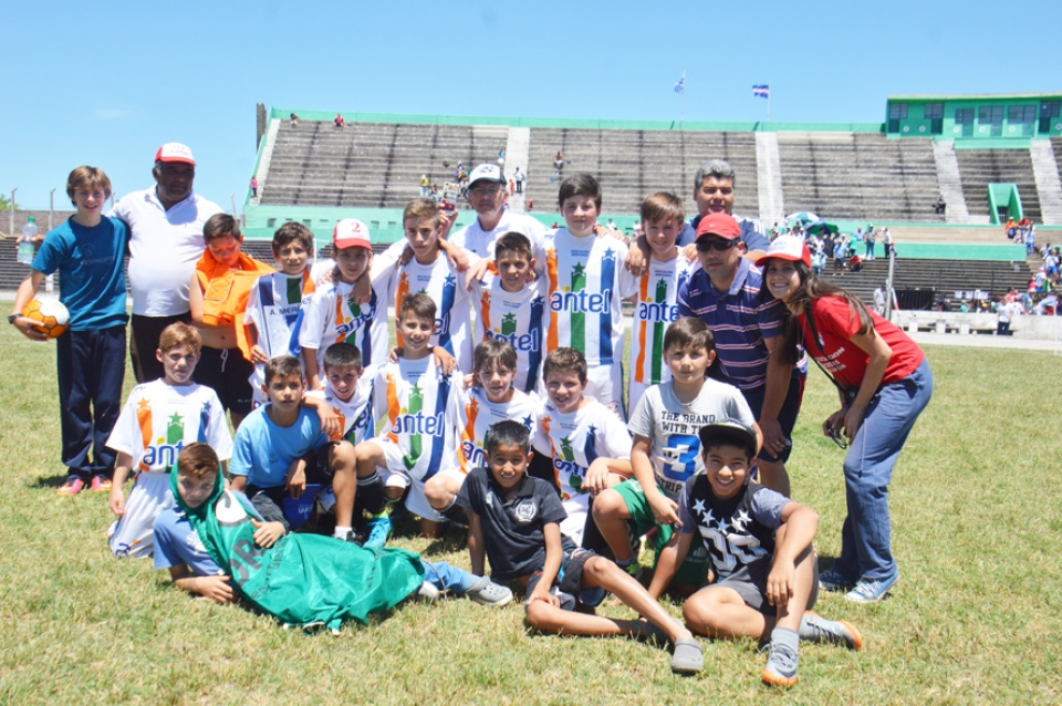 BabyFutbol  Estupenda performance de los younguense en la 19na Uruguay Cup  disputada en Paysandú